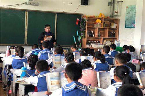 上课传纸条吃瓜娱乐,揭秘学生们的“吃瓜”娱乐时光